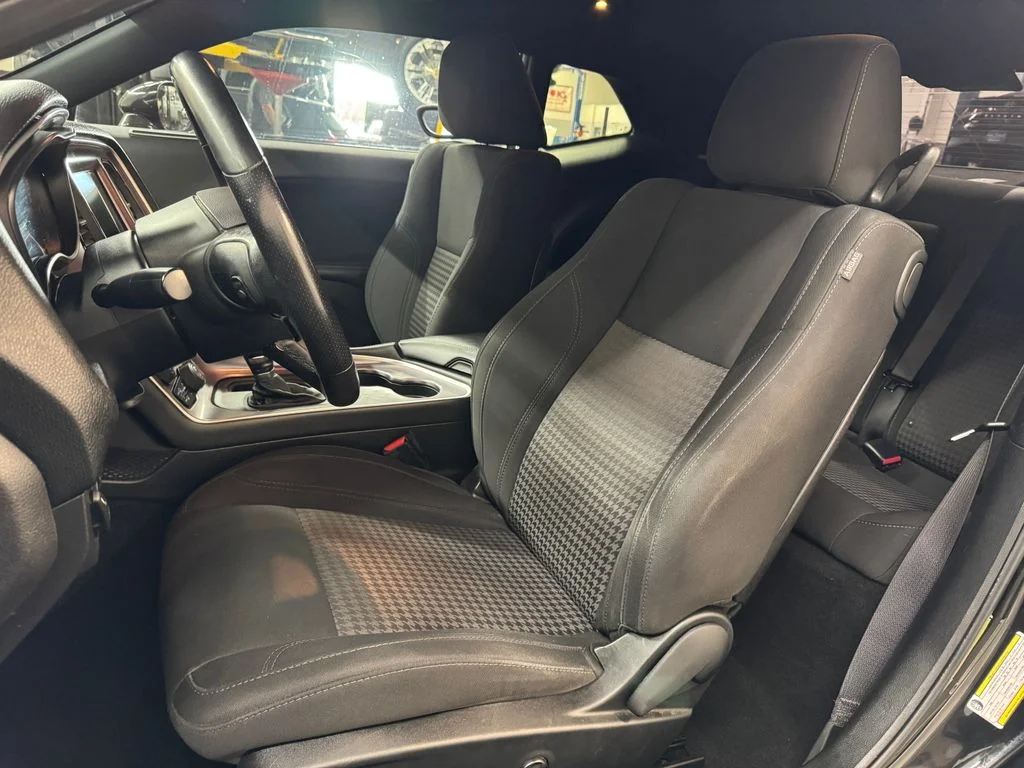 Used 2019 Black Dodge SXT image 16