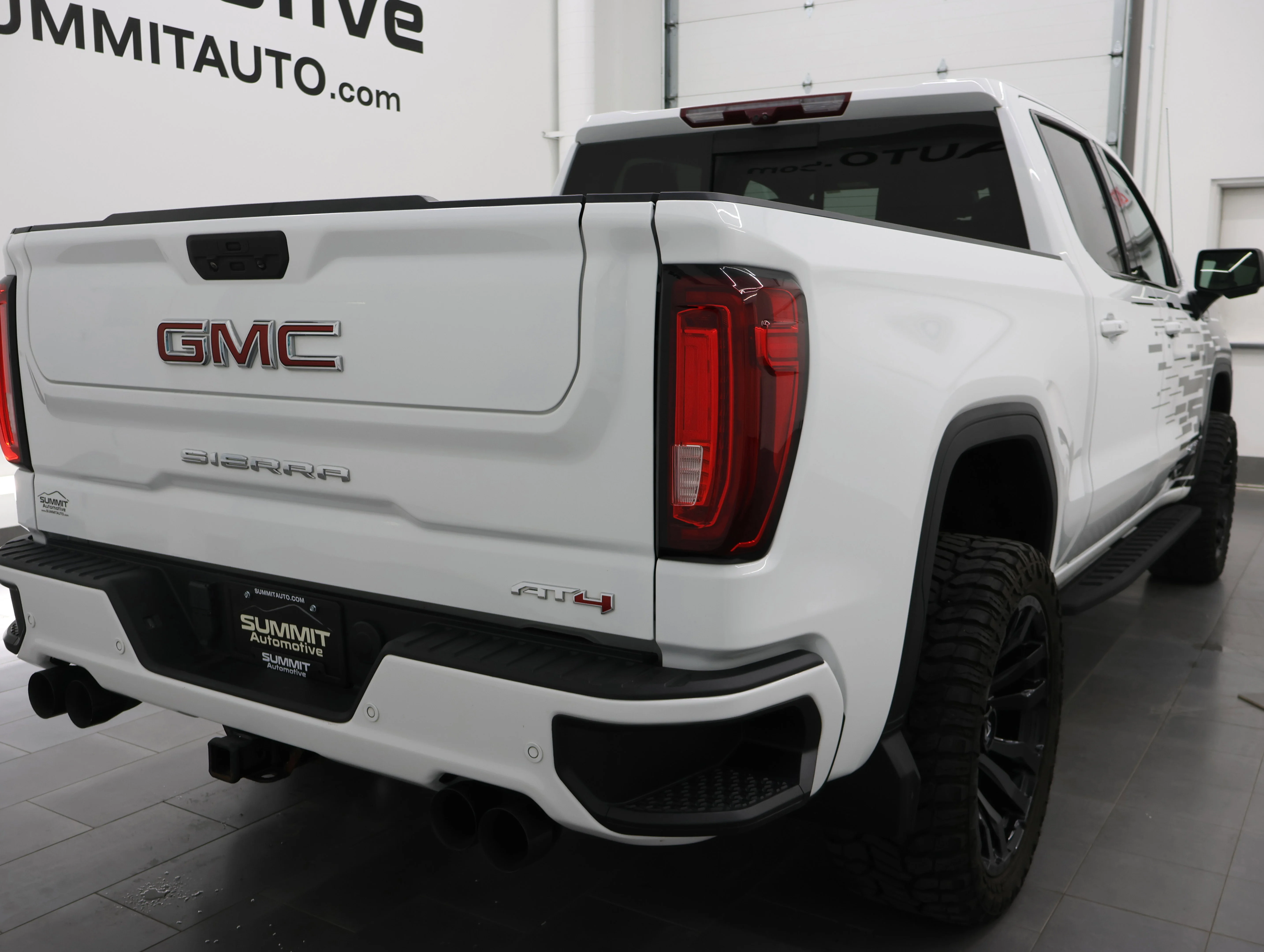 Used 2022 Summit White GMC AT4 image 4