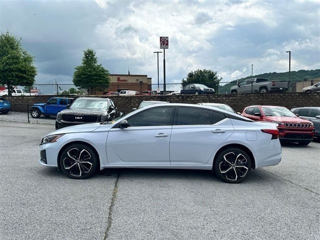 Used 2023 Gray Nissan 2.5 SR image 4