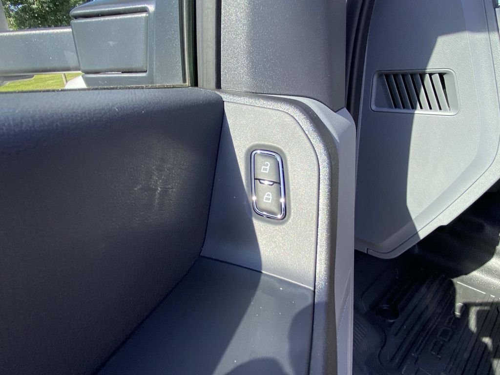 Used 2024 Oxford White Ford XL image 13