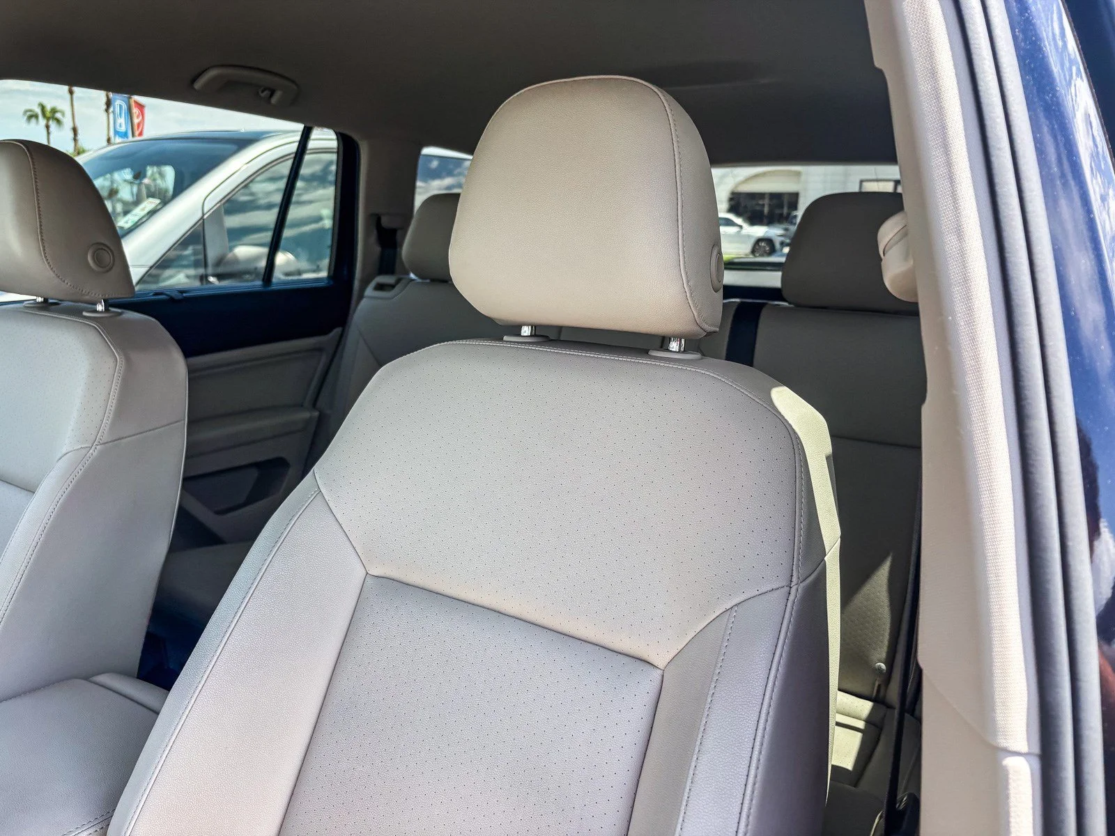Used 2019 Pacific Blue Metallic Volkswagen 3.6L V6 SE image 23