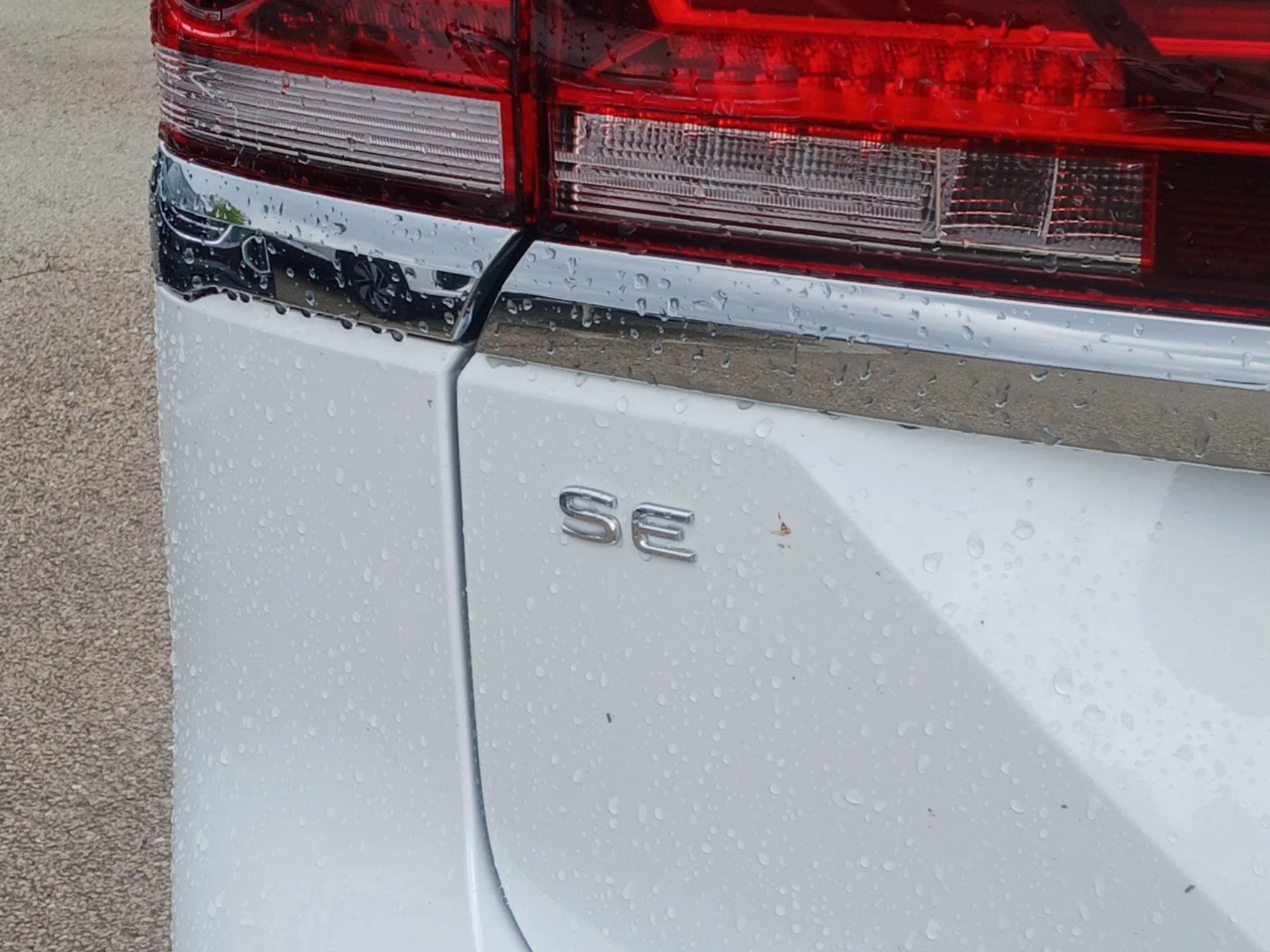 New 2026 Opal White Pearl Volkswagen 2.0T SE image 25