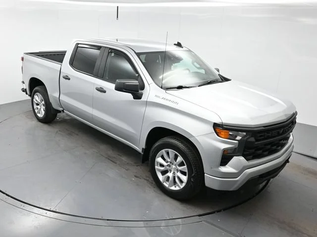 Used 2022 SILVER ICE METALLIC Chevrolet Custom image 30