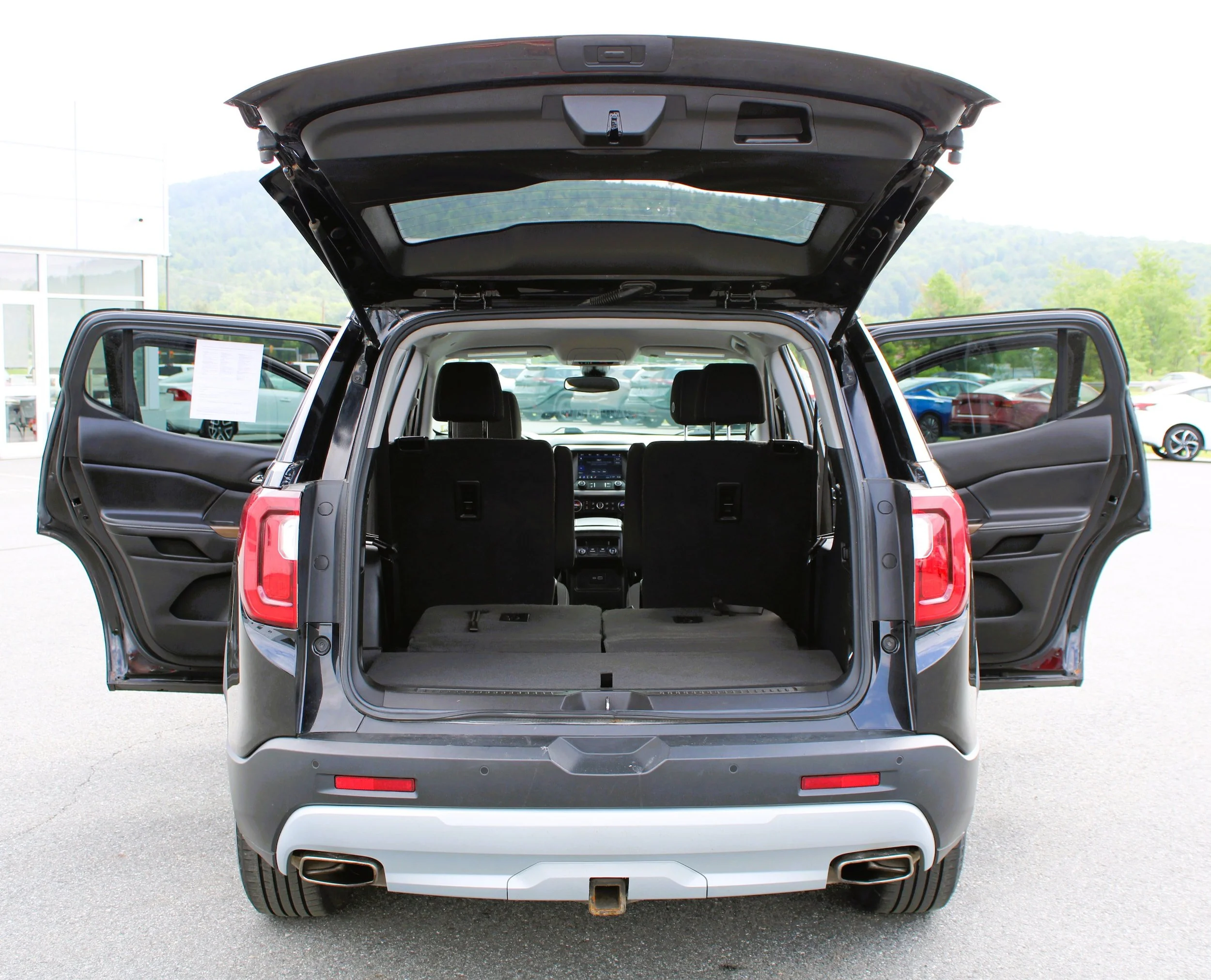Used 2021 Ebony Twilight Metallic GMC SLE image 17