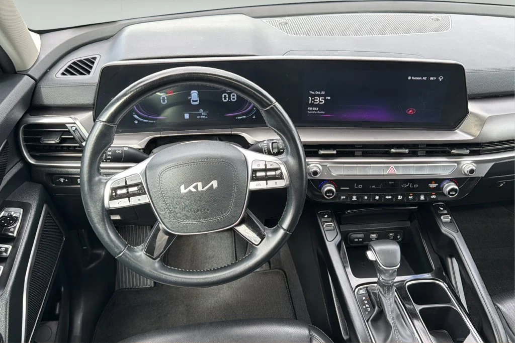 Used 2025 Black Kia S image 20