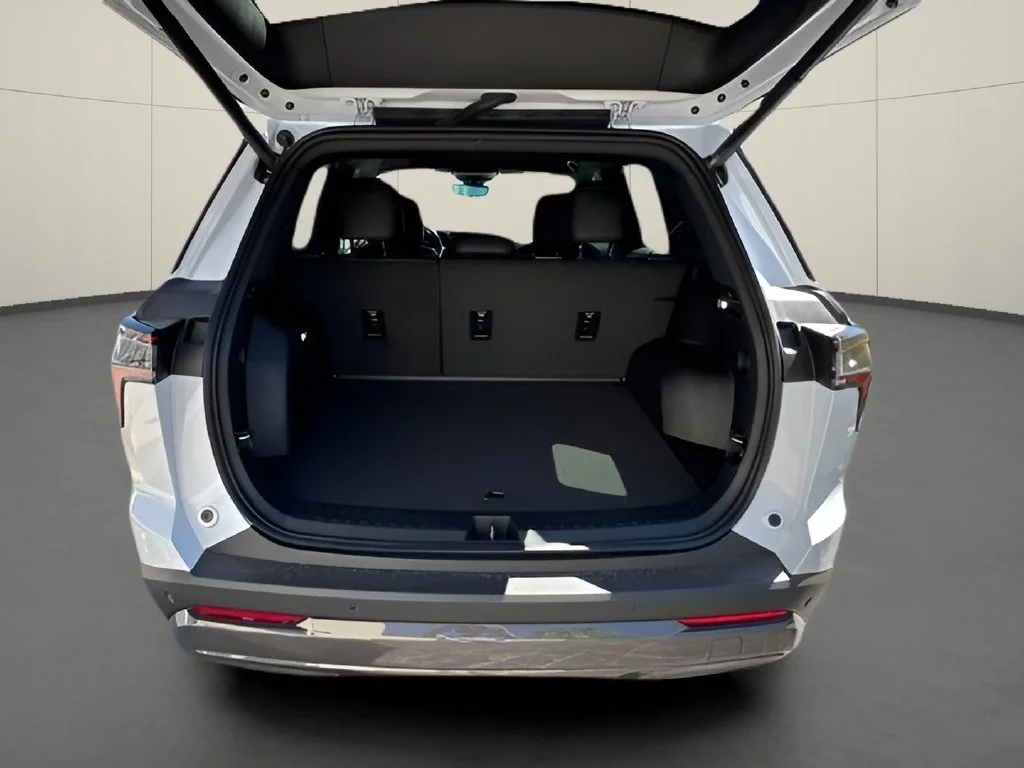 New 2027 Polar White Tricoat Chevrolet ACTIV image 6
