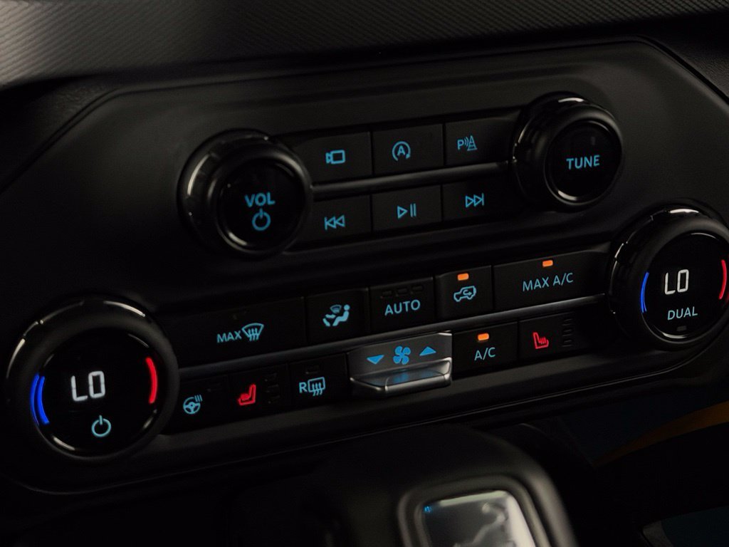 Used 2024 Gray Ford Badlands image 20