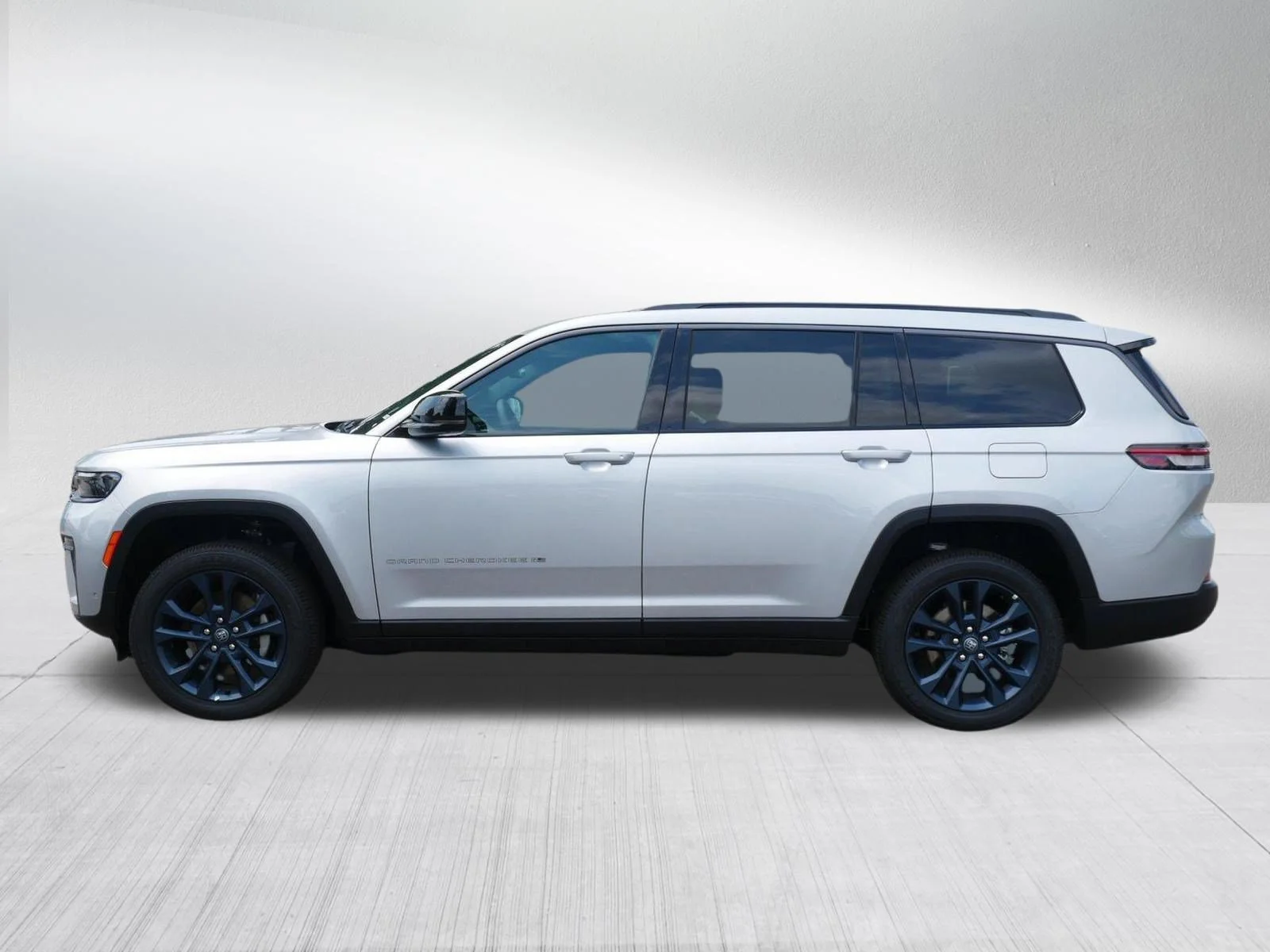 New 2026 Silver Zynith Exterior Paint Jeep 85th Anniversary Edition image 4
