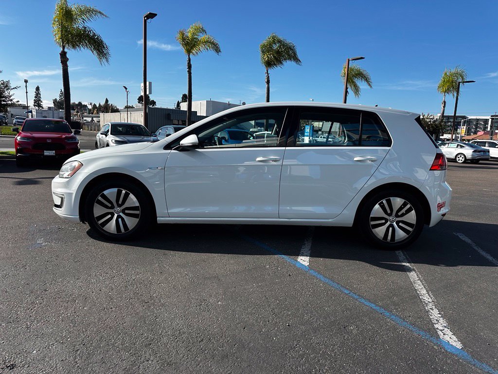 Used 2016 White Volkswagen SE image 4