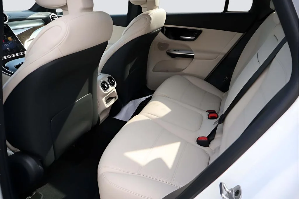 Used 2025 Polar White Mercedes-Benz GLC 350e image 19