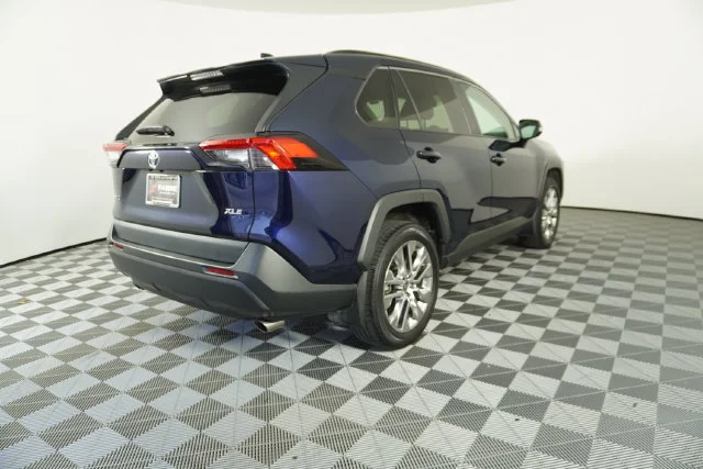 Used 2021 Blue Toyota XLE Premium image 7