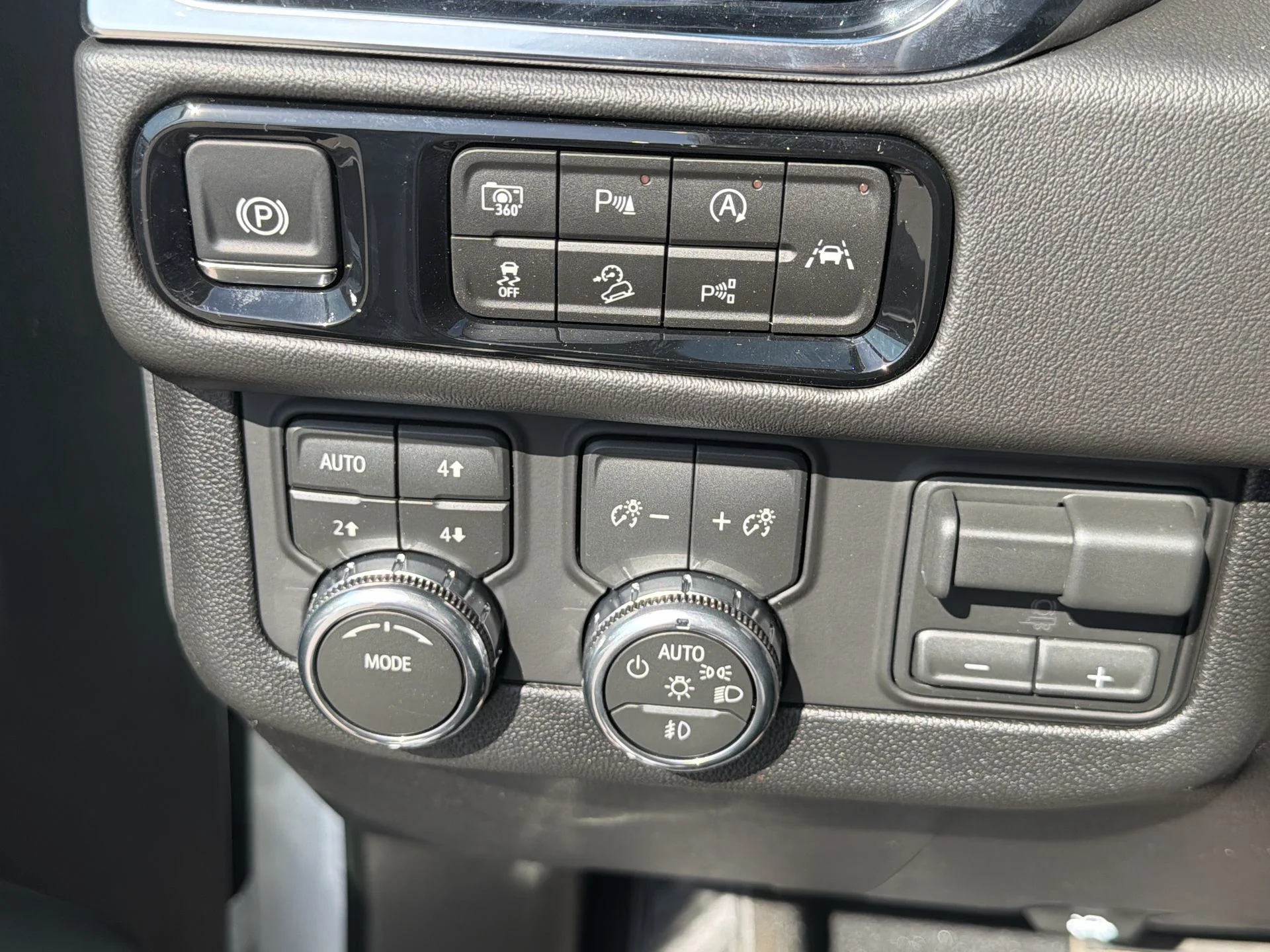New 2026 Summit White GMC Elevation image 43