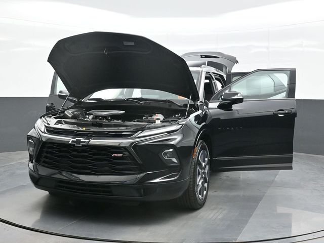 Used 2025 Black Chevrolet RS image 30