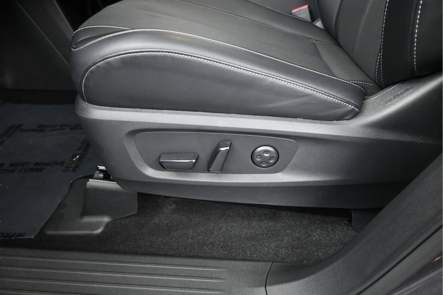Used 2026 Graphite Shadow INFINITI LUXE image 10