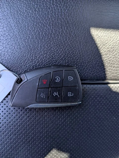 Used 2022 Black GMC Denali image 29