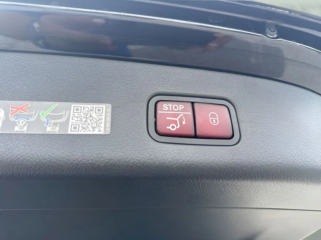 Used 2025 Black Mercedes-Benz GLC 300 image 18