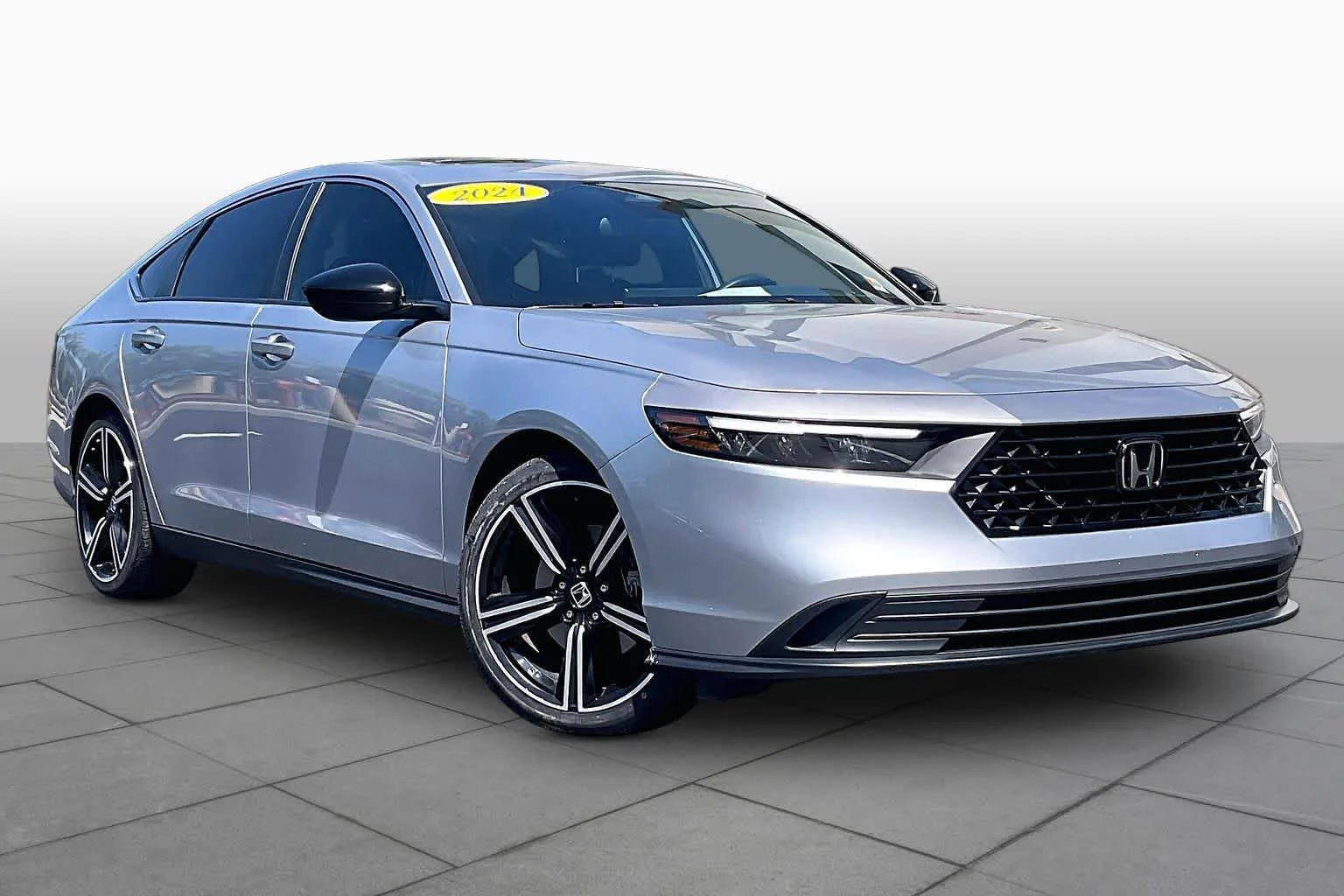 Used 2024 Solar Silver Metallic Honda Sport image 4