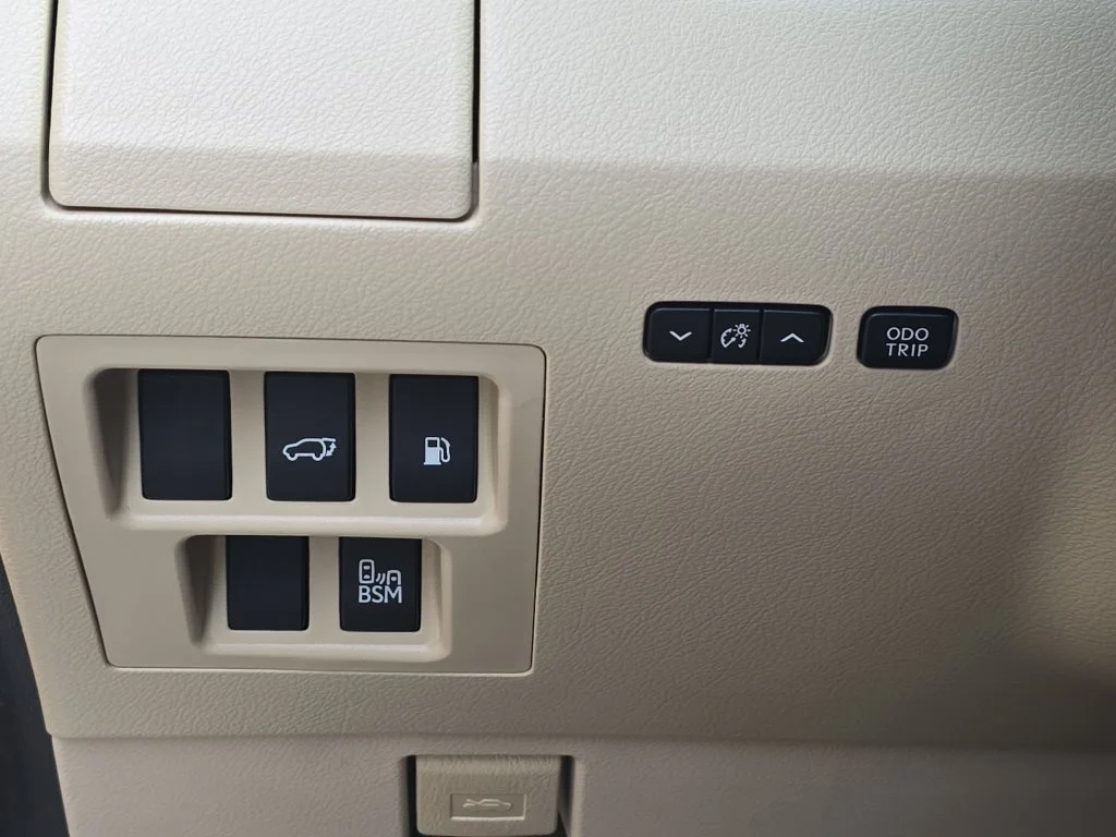 Used 2015 Beige Lexus 350 image 29