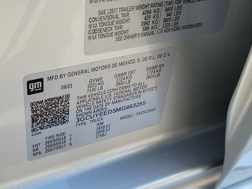 Used 2021 Silver Chevrolet RST image 27