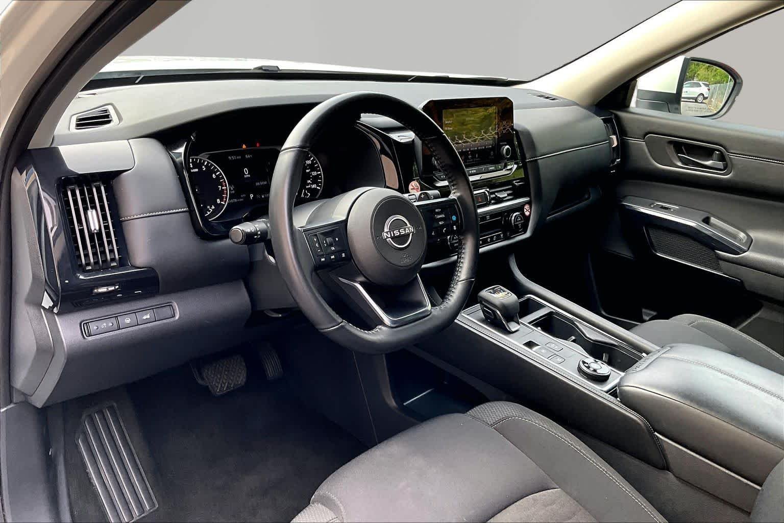 Used 2025 Glacier White Nissan SV image 18