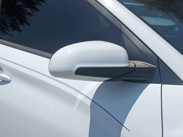Used 2019 White Hyundai SE image 10
