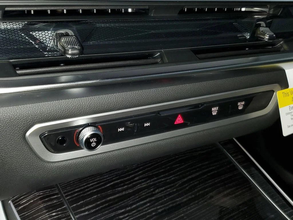 Used 2026 Black BMW sDrive40i image 23