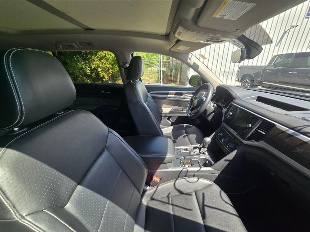 Used 2021 Black Volkswagen 3.6L V6 SE w/Technology image 9