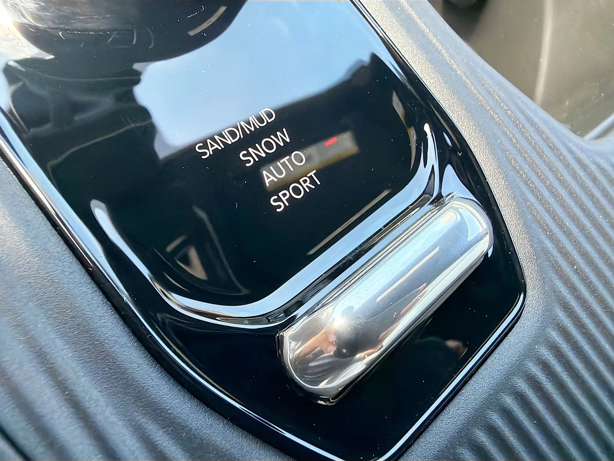 New 2026 Sting-Gray Clear-Coat Exterior Paint Jeep Laredo image 41