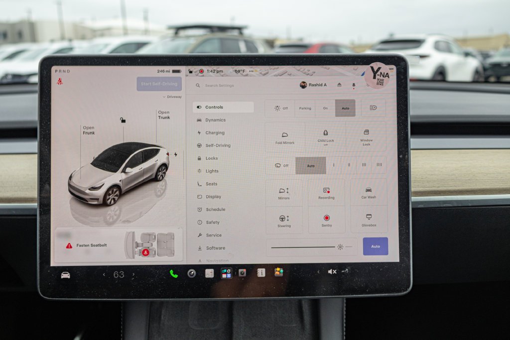 Used 2023  Tesla Long Range image 18