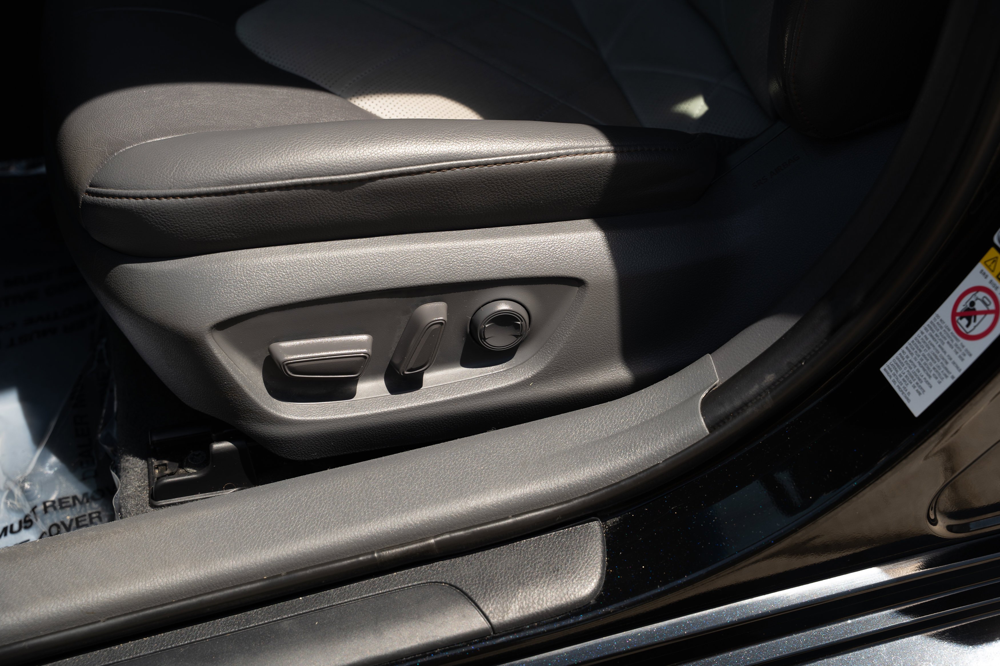 Used 2018 Midnight Black Metallic Toyota XLE image 20