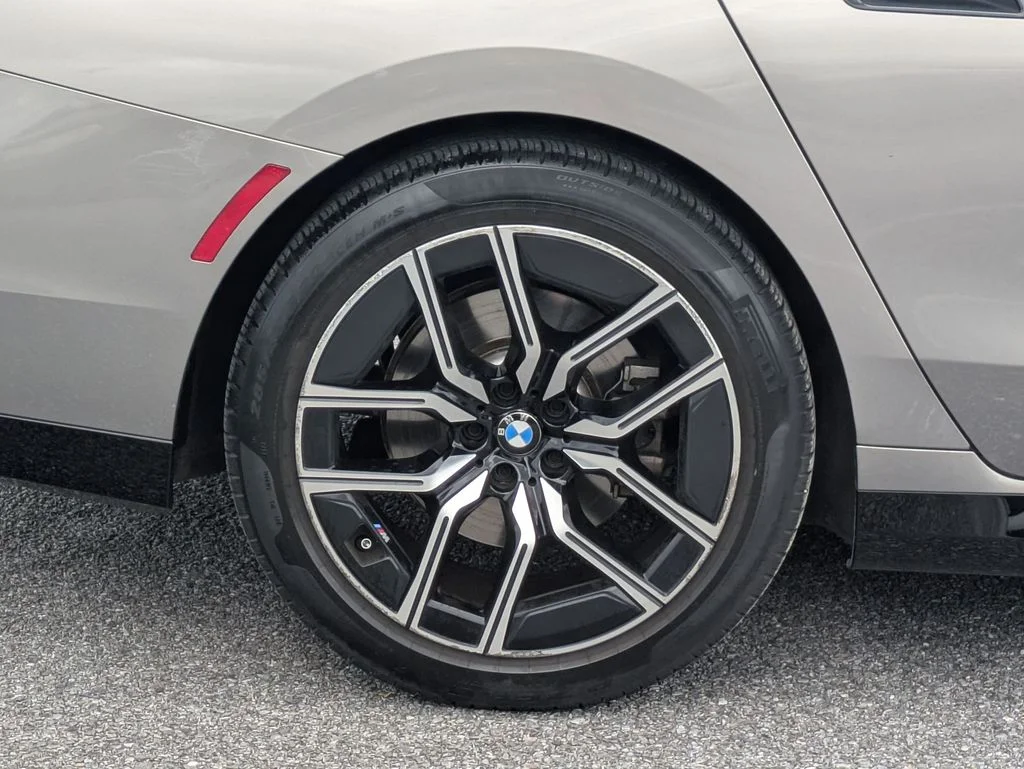 Used 2023 Gray BMW 740i image 9