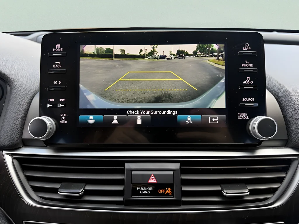2022 Honda Accord Hybrid Touring - Photo 19