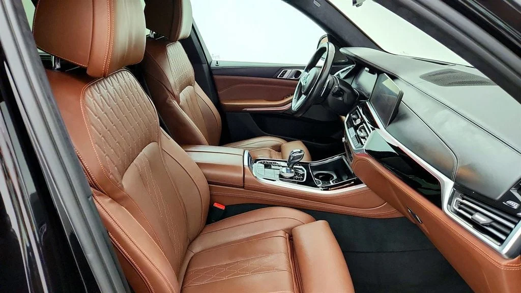 Used 2020 Black Sapphire Metallic BMW M50i Sports Activity Vehicle w/ Executive Pkg & Merino Leather image 25