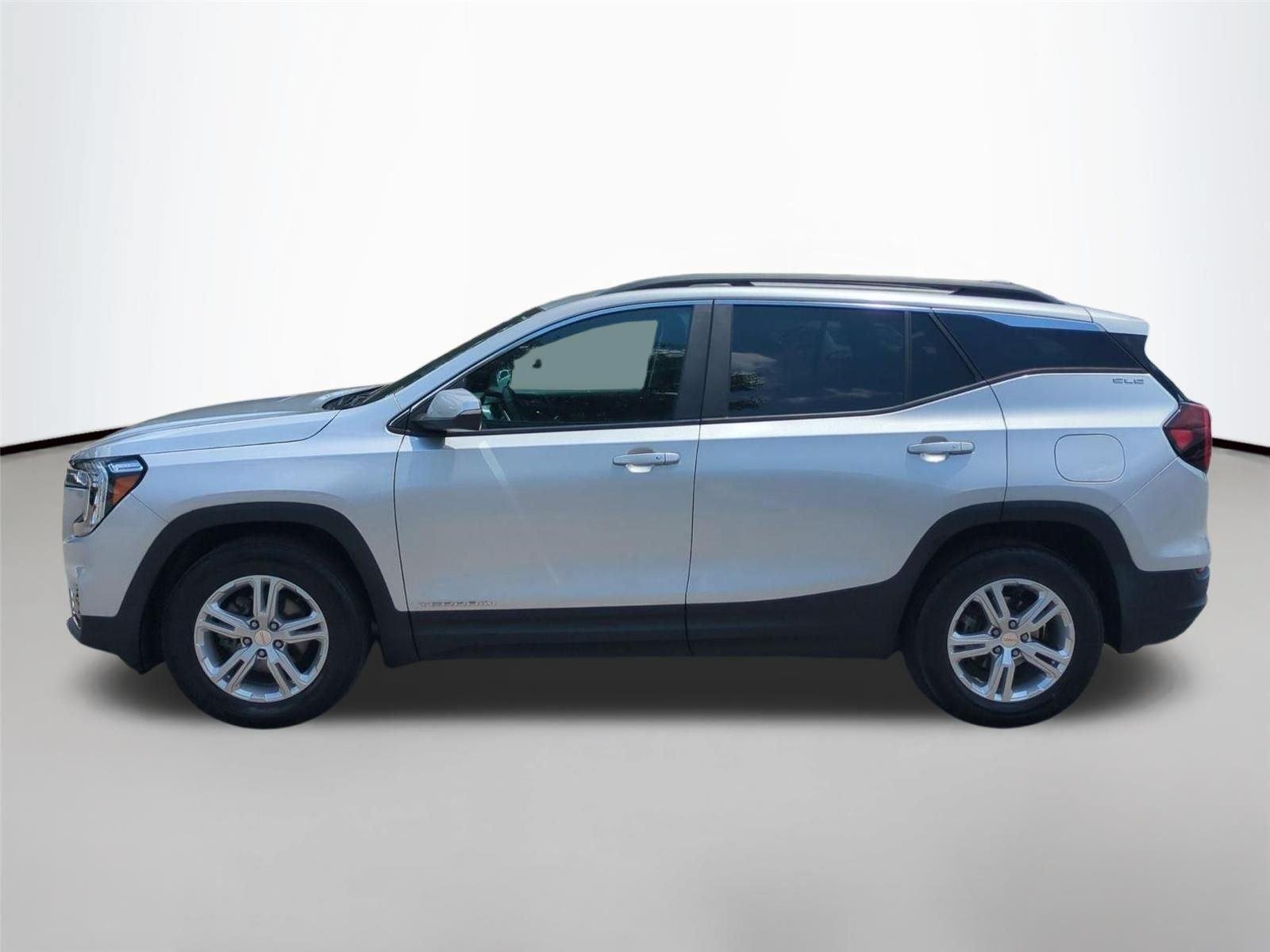 Used 2022 Quicksilver Metallic GMC SLE image 2