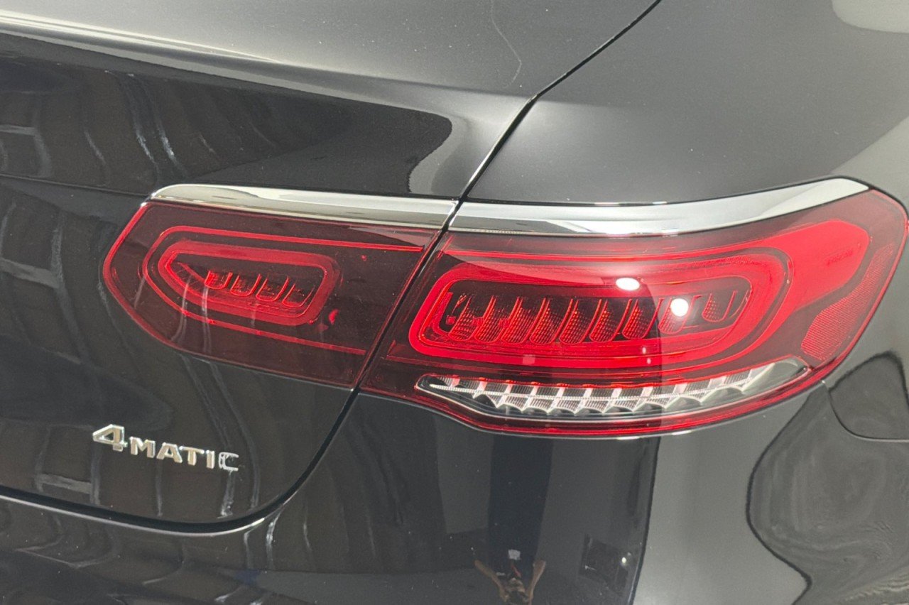 Certified Used 2023 Obsidian Black Metallic Mercedes-Benz GLC 300 image 27