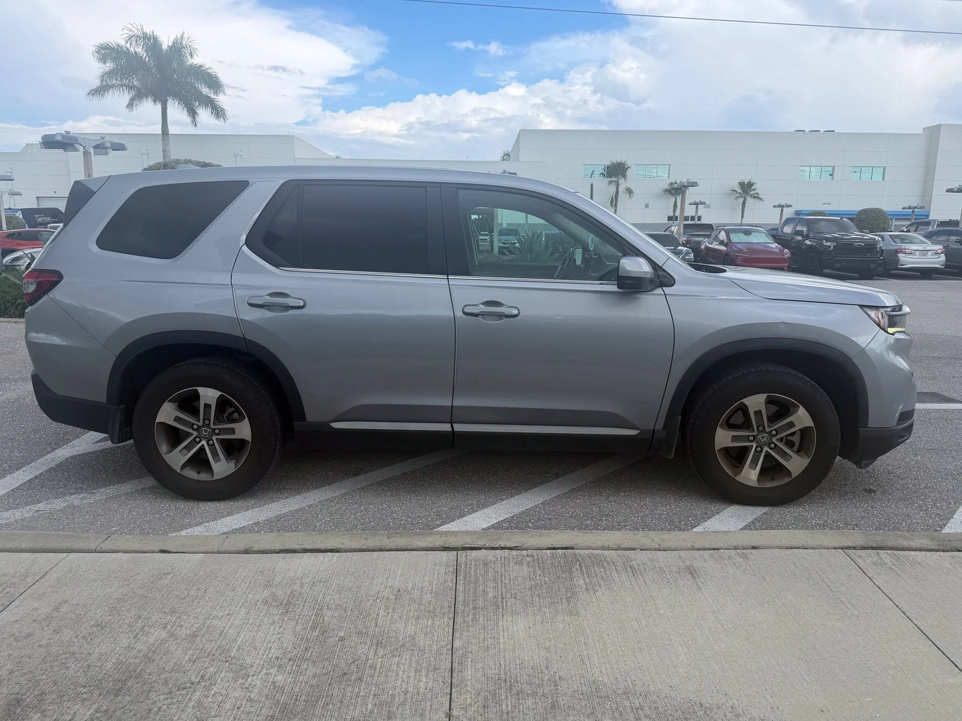 Certified Used 2024 Lunar Silver Metallic Honda EX-L image 6