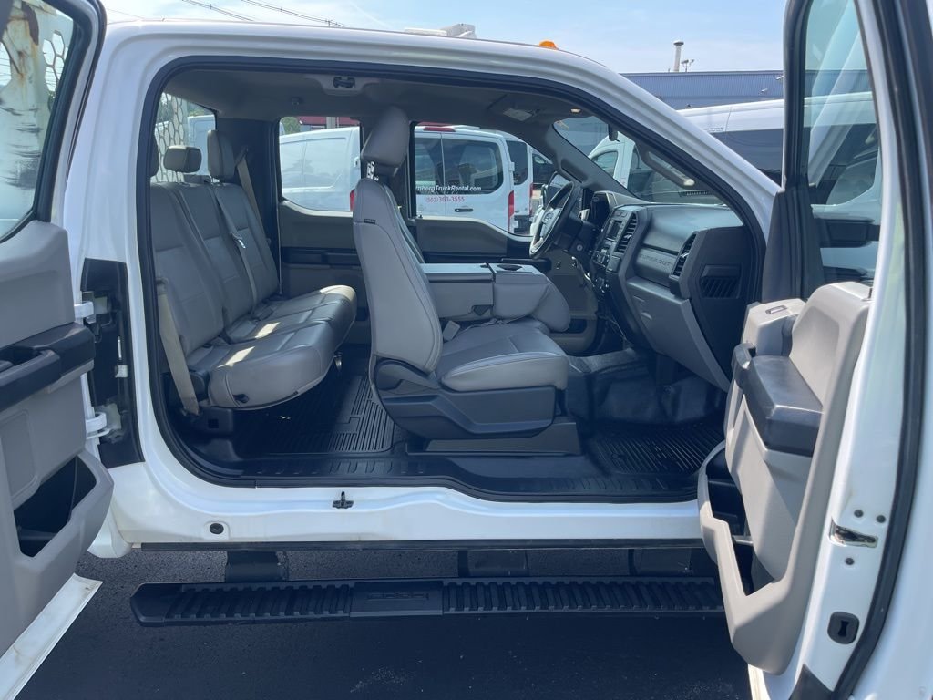 2019 Ford F-350 Super Duty Chassis Cab XL - Photo 26
