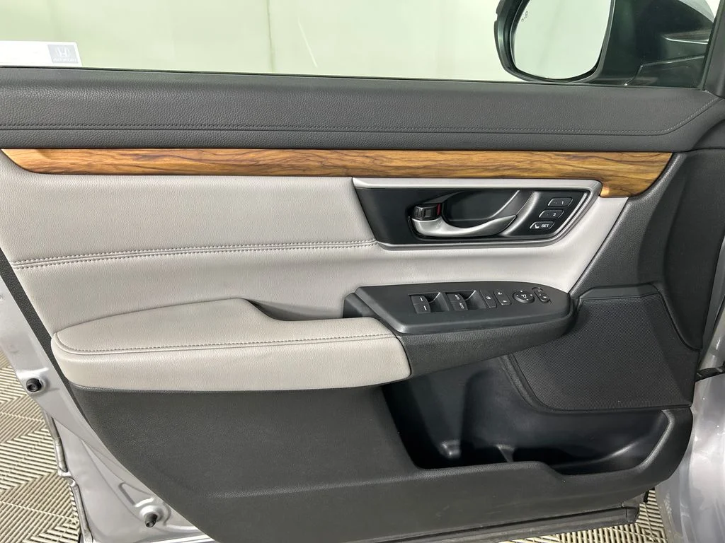 Used 2018 Silver Honda Touring image 10