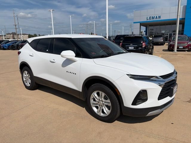 Used 2022 SUMMIT WHITE Chevrolet LT image 2
