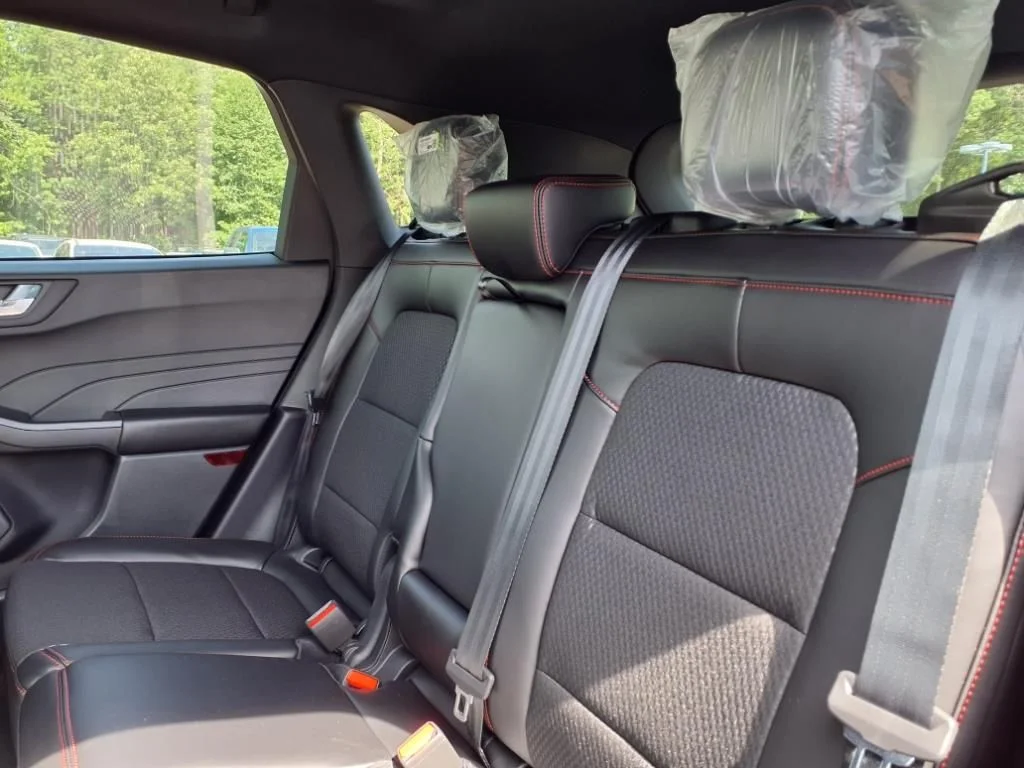 2025 Ford Escape ST-Line - Photo 9