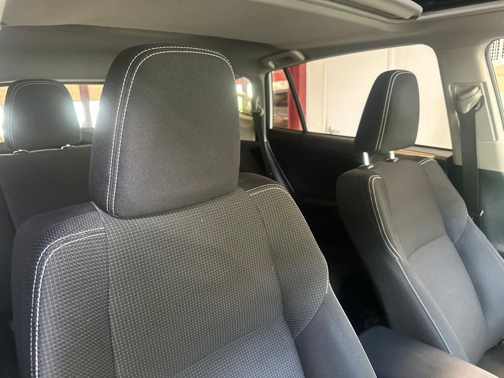 Used 2016 White Toyota XLE image 33