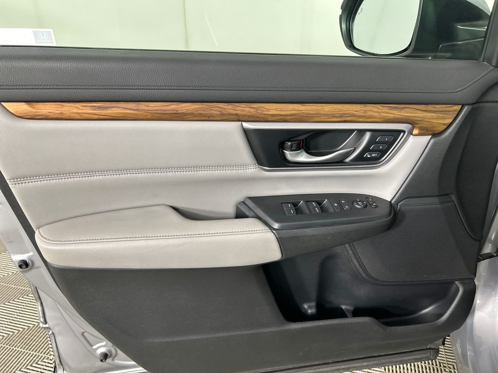 Used 2018 Silver Honda Touring image 10