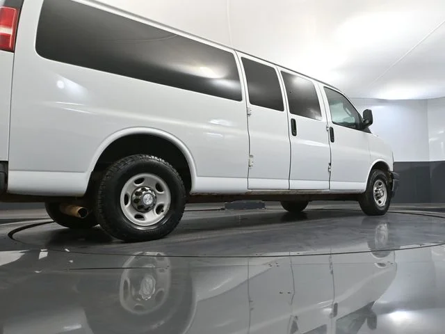 2017 Chevrolet Express Passenger LS - Photo 41