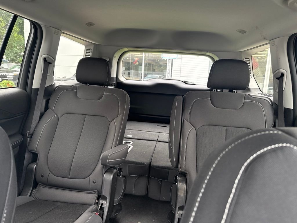 Used 2023 White Jeep Laredo image 4