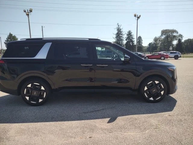 Used 2026 Aurora Black Pearl Kia EX image 6