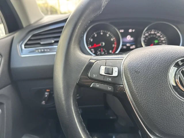Used 2018 Green Volkswagen 2.0T SE image 17