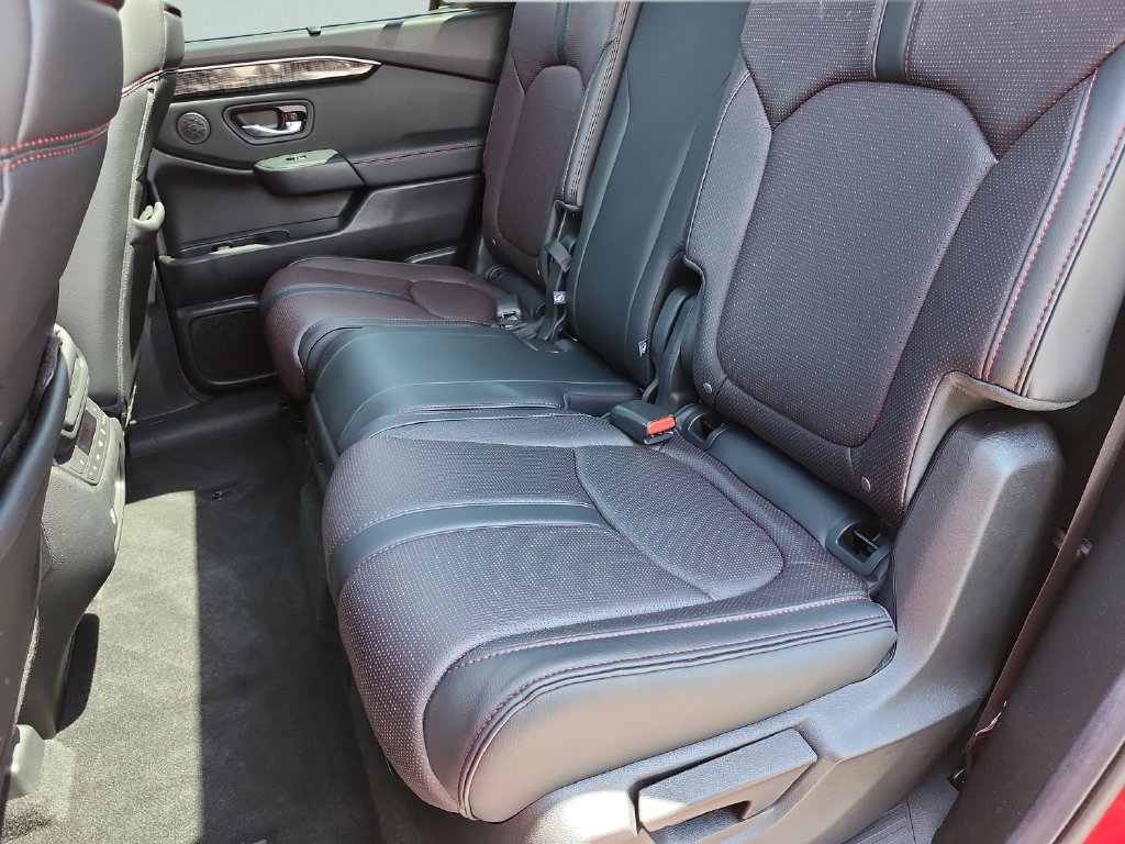 Used 2025  Honda Black Edition image 22