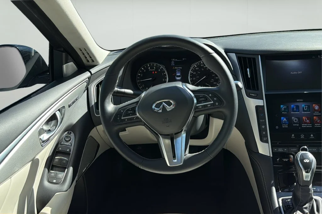 Used 2023 White INFINITI LUXE image 20