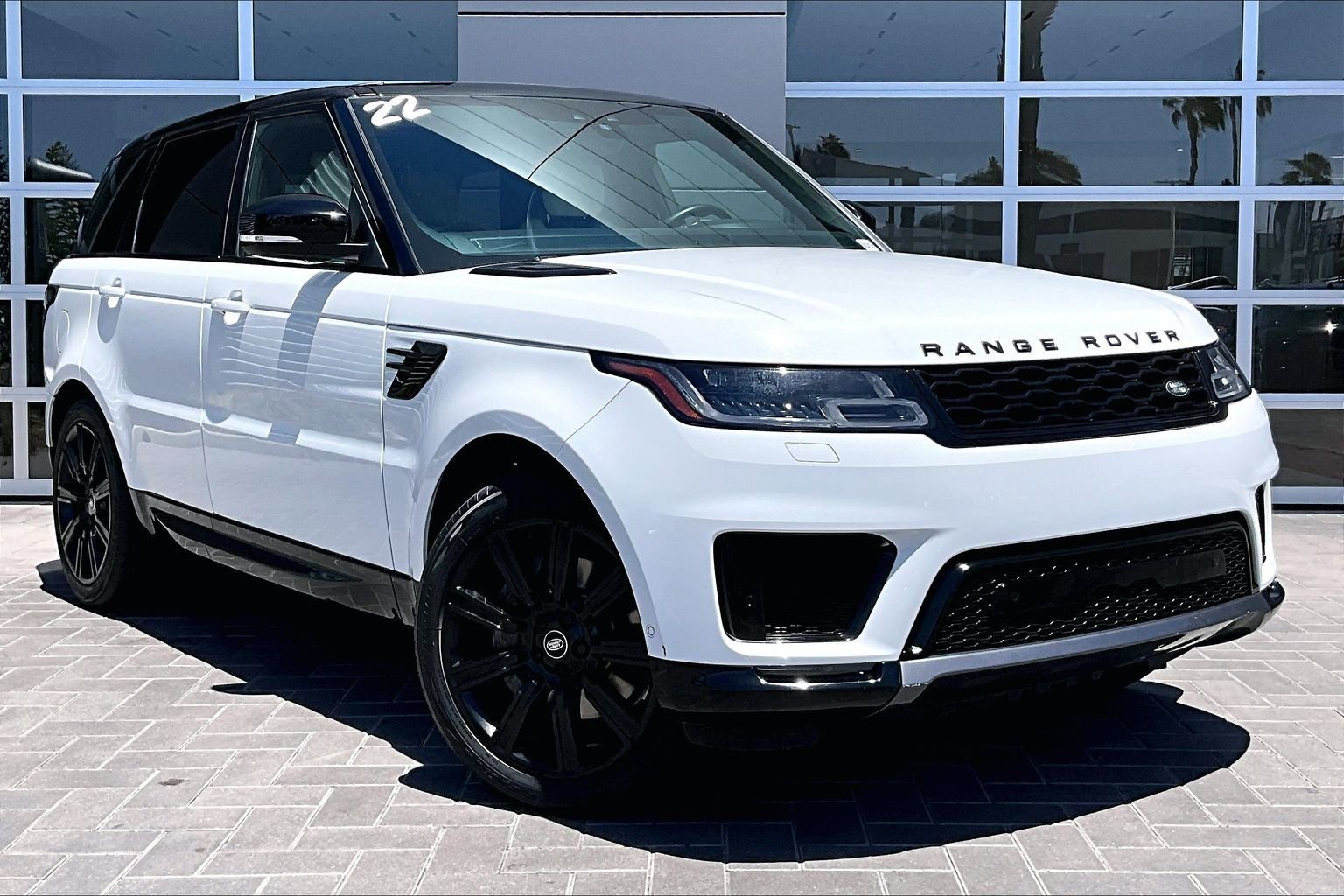 Used 2022 White Land Rover HSE Silver Edition image 3