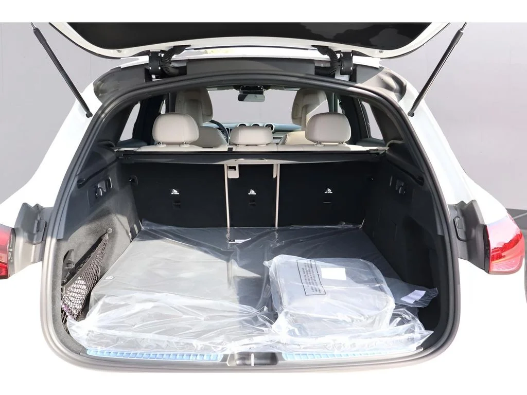 Used 2025 Polar White Mercedes-Benz GLC 350e image 17